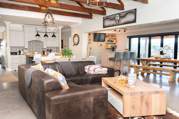 For Sale: House in Kragga Kamma with 4 bedrooms, eco-friendly features, and wildlife views.