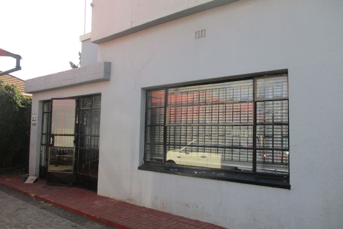 Office space to rent in Benoni West with parking, security, and accessibility.