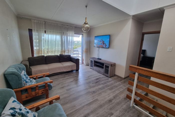 For Sale: Townhouse in Beacon Bay, 3 beds, 2 baths, secure parking.