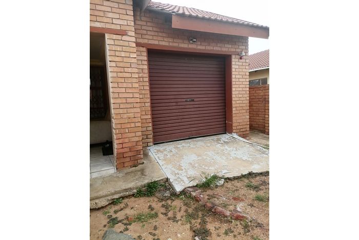 3-Bed House For Sale in Mahlasedi Park with rental potential and drive-through garage.