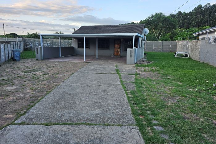 Brackenham House For Sale: 3 Bedrooms, spacious land, built-in cupboards, covered patio.