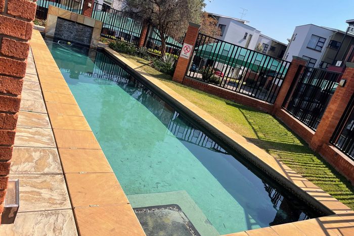Ground-floor 2-bed apartment with private garden in Fourways – To Rent.