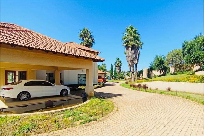 5-Bedroom House with Flatlet and Pool in Mooikloof Glen - For Sale