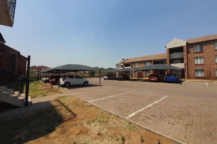 For Sale: 2-Bedroom Apartment in Sagewood with Security, Gardens, and Convenient Location.