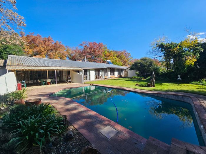 House for Sale in Sasolburg Ext 15: 3 Bedrooms, Pool, Study, Large Yard.