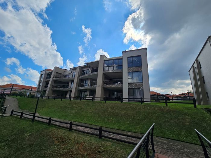 For Sale: Flat in Vanderbijlpark Central with river views, patio, and golf estate access.