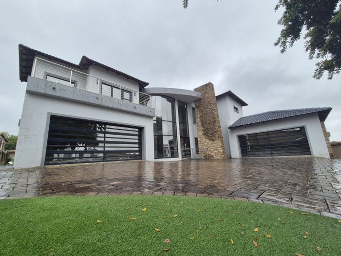 Helderwyk House For Sale: 6 beds, pool, solar, estate amenities, security features.