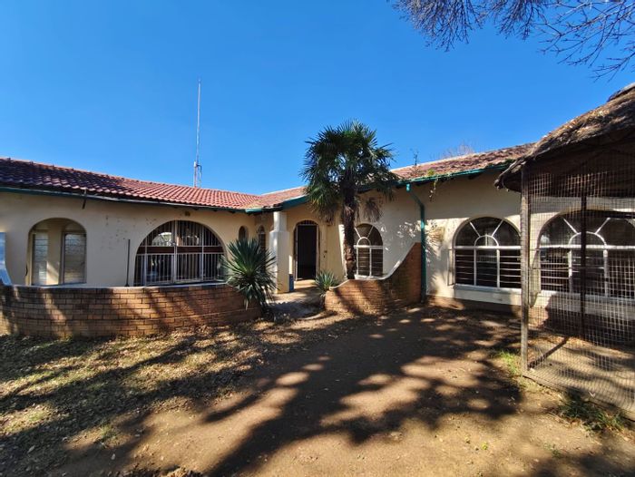 Vaalpark House For Sale: 4 Bedrooms, pool, flatlet potential, spacious yard.