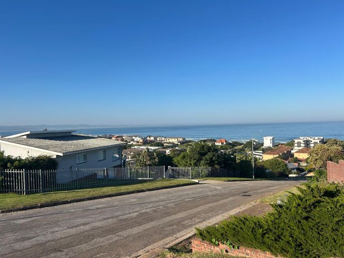For Sale: Versatile 9-bedroom house in Jeffreys Bay Central, near beach amenities.