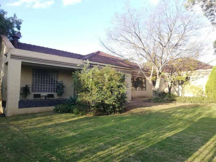 For Sale: House in Three Rivers East with 4 beds, gym, and granny flat.