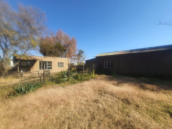 For Sale: Farm in Stefano Park with 4 bedrooms, garages, and income potential.