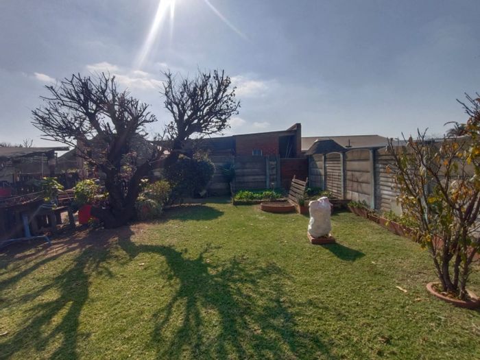 Vanderbijlpark CE 2 House For Sale: 3 Bedrooms, Carport, Potential Flat, Spacious Yard.