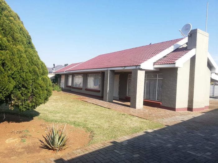 For Sale: Risiville House with 4 Bedrooms, Pool, and Nanny Quarters.