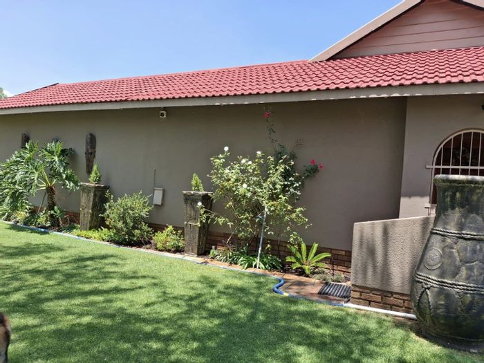 For Sale: House in Sasolburg Central with pool, entertainment area, and security features.
