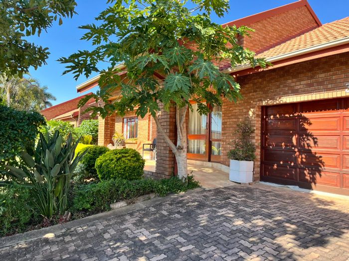 For Sale: House in Bela Bela Central with 2 beds, pool, and office space.