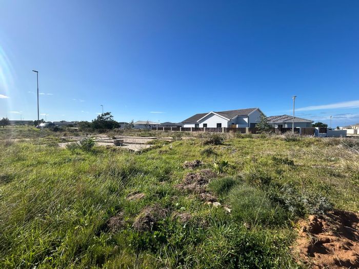 Vacant Land Residential For Sale in Fountains Estate - 613sqm, prime location, amenities nearby.