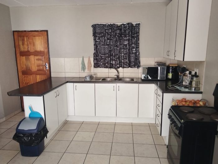 1-Bedroom Flat for Sale in Vanderbijlpark Cw 5 with Security and Laundry Access.