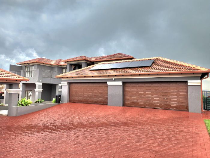 Aquavista Mountain Estate House For Sale: 5 beds, solar power, clubhouse, boat launch.