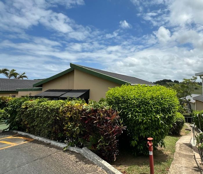 Hibberdene Central Townhouse For Sale: 3 beds, flatlet, pool, garage, great investment.