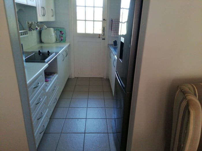 Cluster in Scottburgh Central To Rent: 2 beds, wheelchair-friendly, includes utilities, garage.