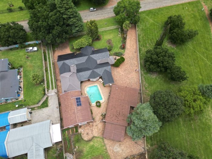 Spacious 4-Bedroom House with Cottage, Pool, and Lapa in Meyerton Central For Sale