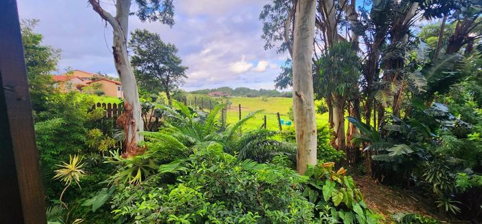 Hibberdene Central Townhouse For Sale: Secure estate, pool, beach access, pet-friendly.