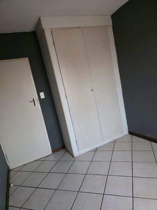 For Sale: Apartment in Monavoni with 2 bedrooms, balcony, garage, and security.