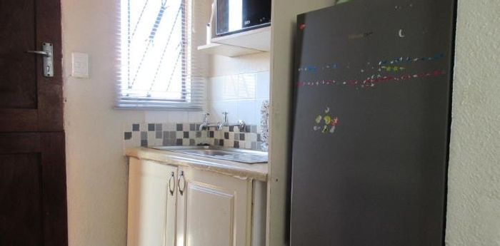 House for Sale in Naturena: 2 beds, spacious yard, near schools and parks.