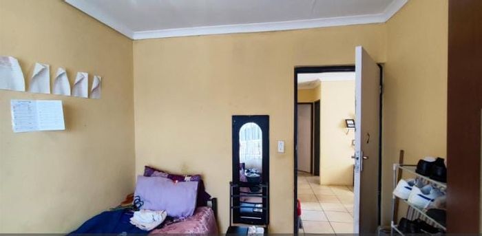Crystal Park House For Sale: 3 Bedrooms, 2 Living Rooms, Low-Maintenance Yard.