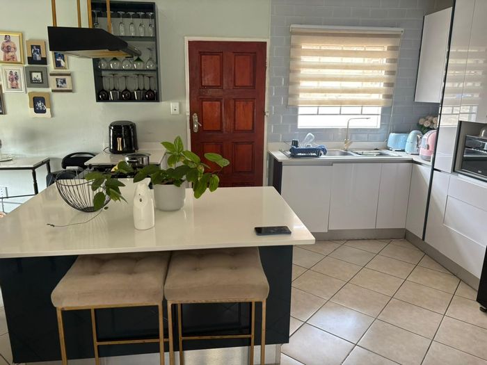 House For Sale in Kirkney: Double garage, cottage, entertainment area, spacious living.