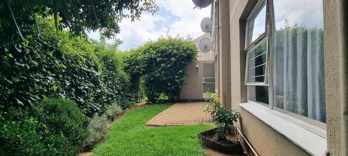 For Sale: 2-Bed Apartment in Bedford Gardens with Pool Access and Ground-Level Convenience.