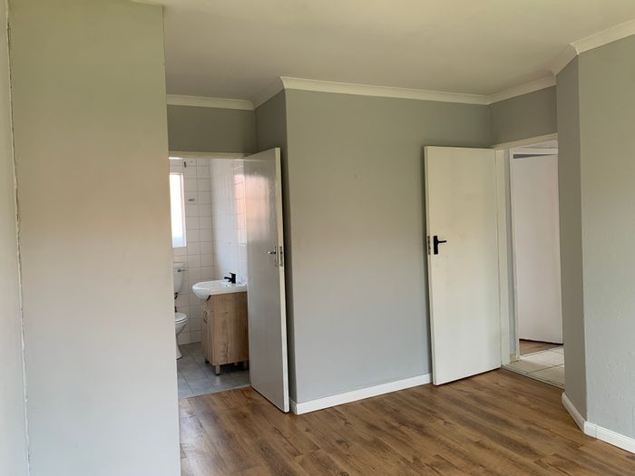 For Sale: Birchleigh Townhouse with 3 Bedrooms, Private Garden, and 24-Hour Security.