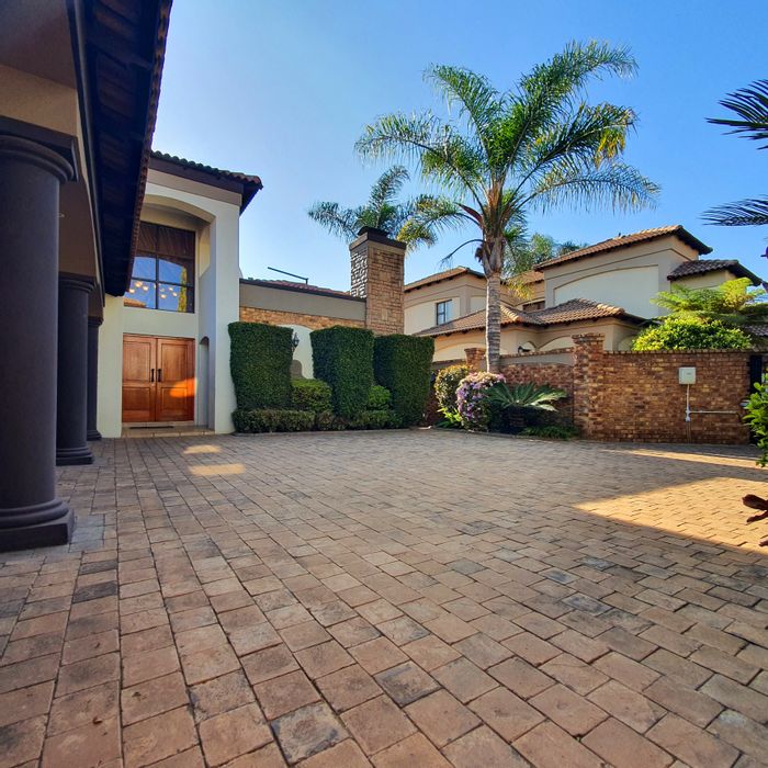 Beyers Park House For Sale: Spacious 3-bed home with garden, garages, and entertainment area.