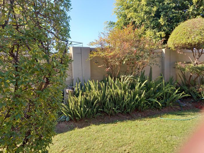 1-Bedroom Apartment To Rent in Summerset with garage, security, and amenities.