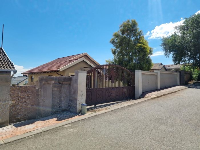 For Sale: 3-Bedroom House in Roodekop with secure yard and convenient access.