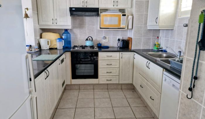 For Sale: Apartment at Beacon Rocks with sea views, pool, tennis court, and inverter.