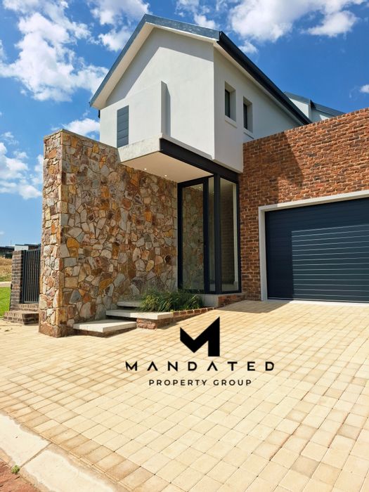 For Sale: House in Helderzicht Eco Estate with 3 beds, solar power, and patio.