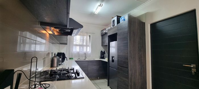 For Sale: Oakdene Apartment with Pool, Gym, Parking, and Pet-Friendly Access.