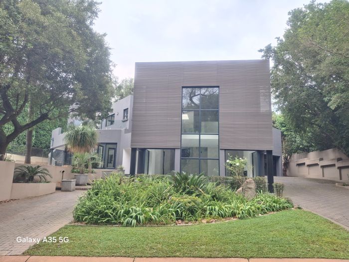 For Sale: House in Dainfern Golf Estate with pool, golf course access, and 3 garages.