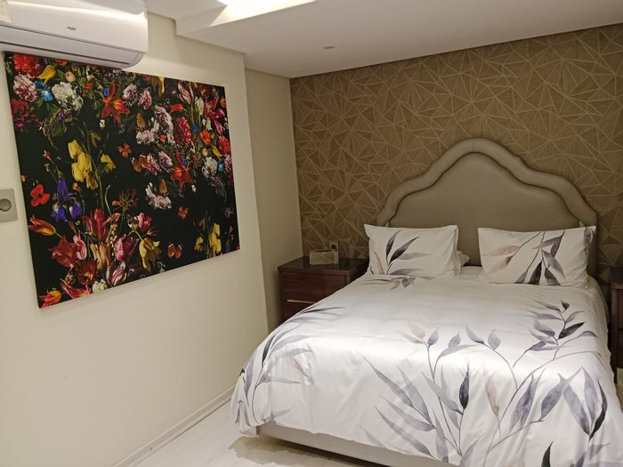 For Sale: House in Mountain Rise with pool, outbuilding, and spacious living areas.