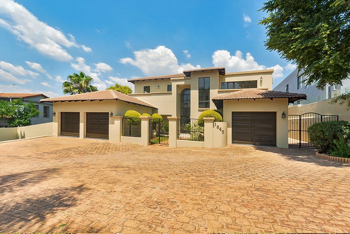 5-Bedroom House to Rent in Dainfern Valley Estate with Pool and Office Spaces.