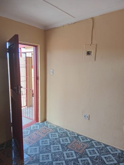 Northdale House For Sale: Dual living spaces, outbuilding, ideal for investors.