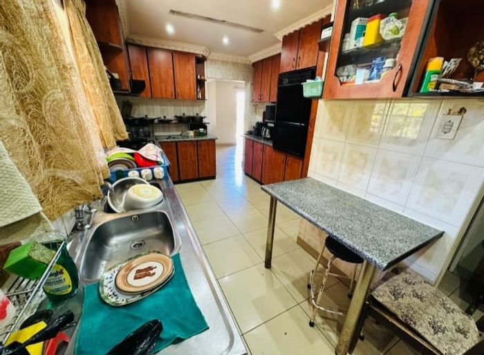 Allandale House For Sale: 4 bedrooms, open-plan living, secure yard, double garage.