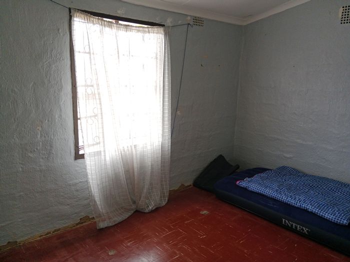 Northdale House For Sale: 2 Bedrooms, secure yard, semi-detached, great investment potential.