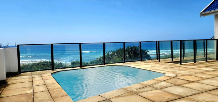 Beachfront house in Umzumbe Central with pool, jacuzzi, and flat for sale.