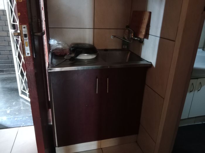 1-Bedroom Apartment For Sale in Pietermaritzburg Central with 24-hour security and parking.