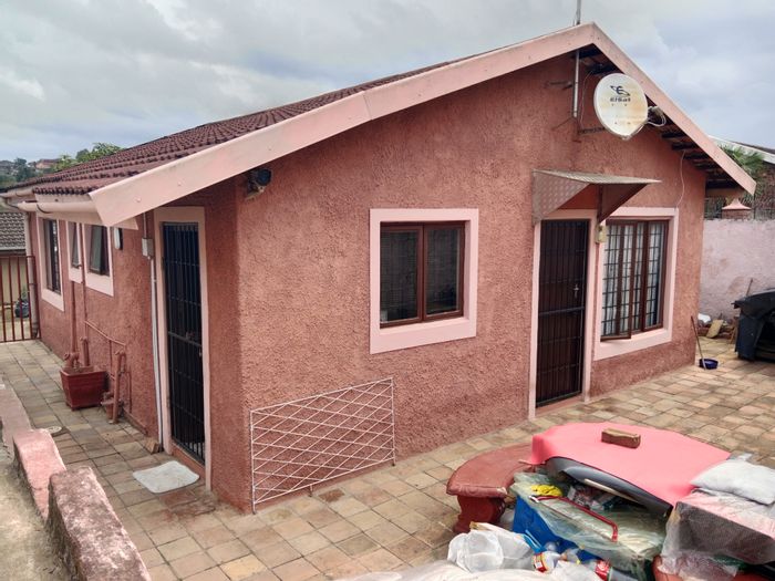 Copesville House For Sale: 3 Bedrooms, garden, parking for 2 cars.