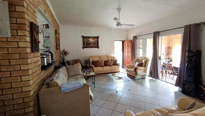 Townhouse For Sale in Manaba Beach: 3 Bedrooms, Pet-Friendly, Private Garden.