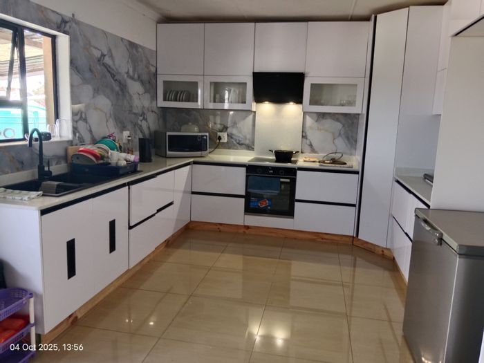 Belfort Estate House For Sale: 3 bedrooms, open-plan living, private garden, ample parking.