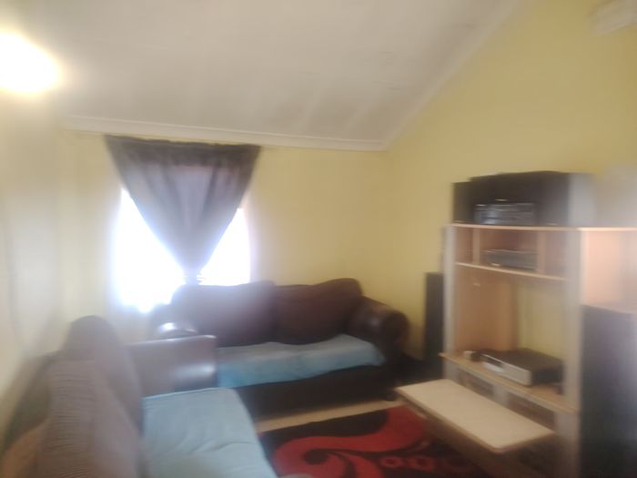 For Sale: House in Alra Park with 3 bedrooms, pet-friendly, and spacious yard.